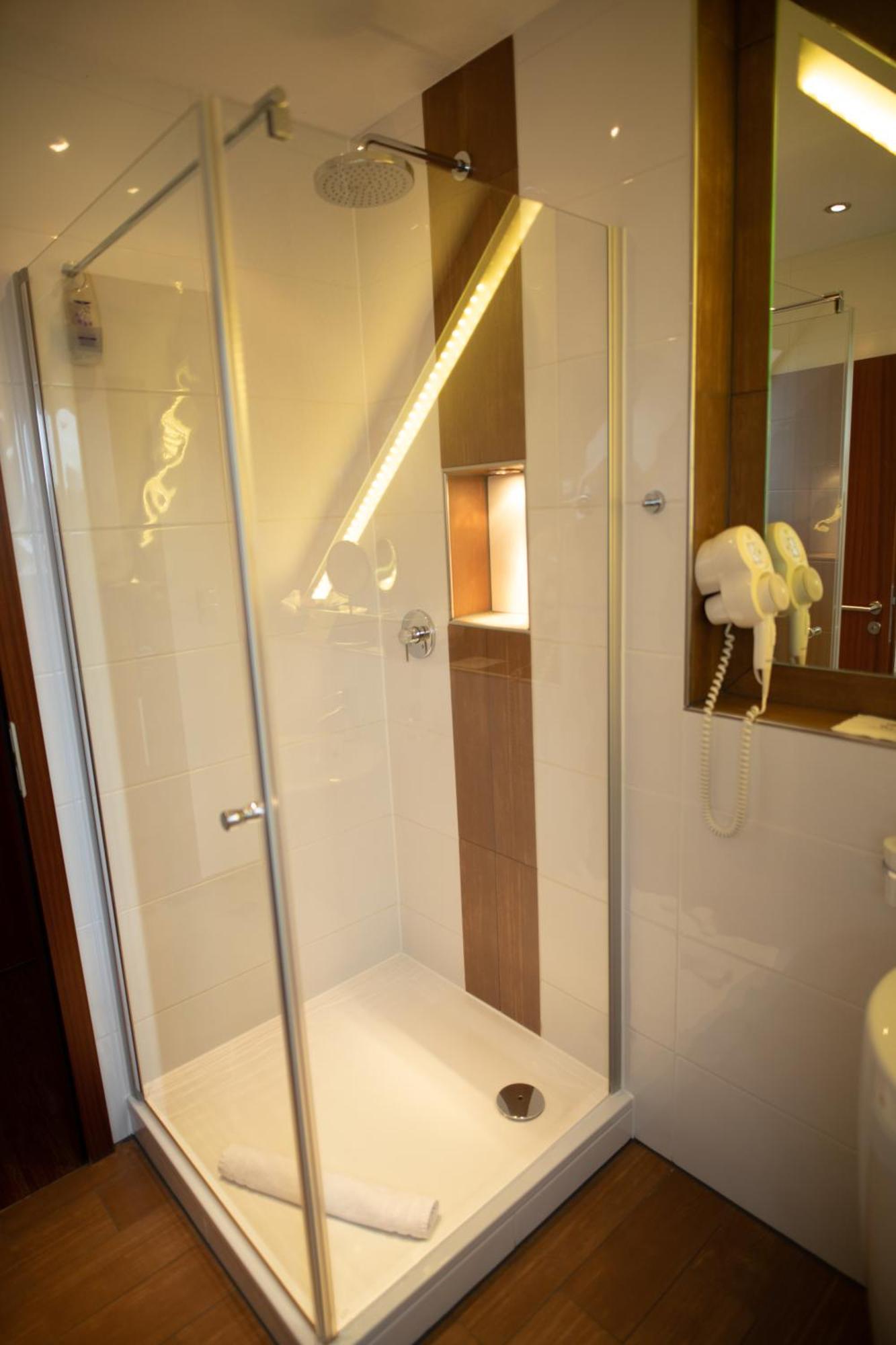 Vier Jahreszeiten Rooms Husum  Εξωτερικό φωτογραφία